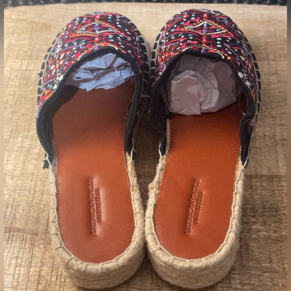 American Eagle Boho Embroidered Espadrille Mules - Size 7 - Picture 4 of 7